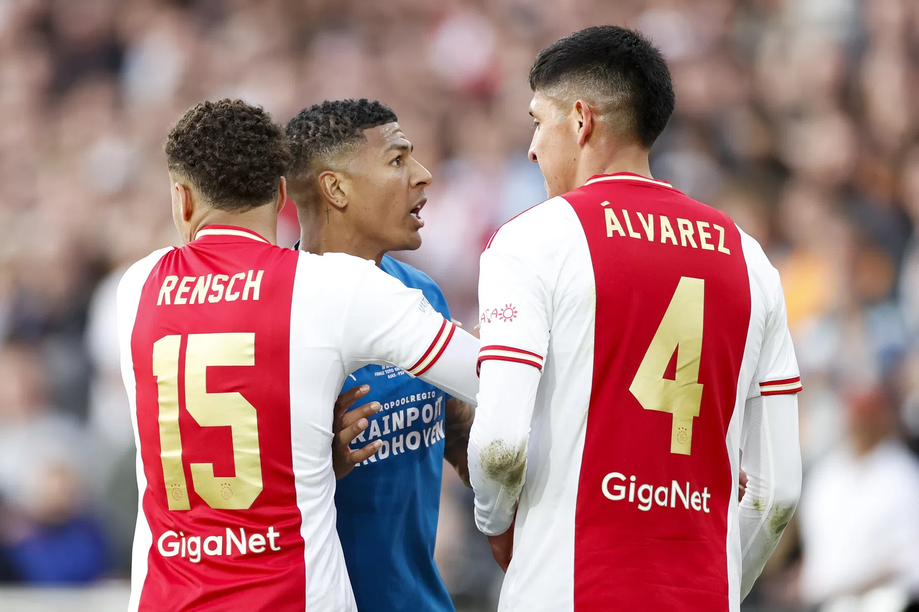 Deze Ajax - PSV is de bekerfinale met de meeste kaarten ooit