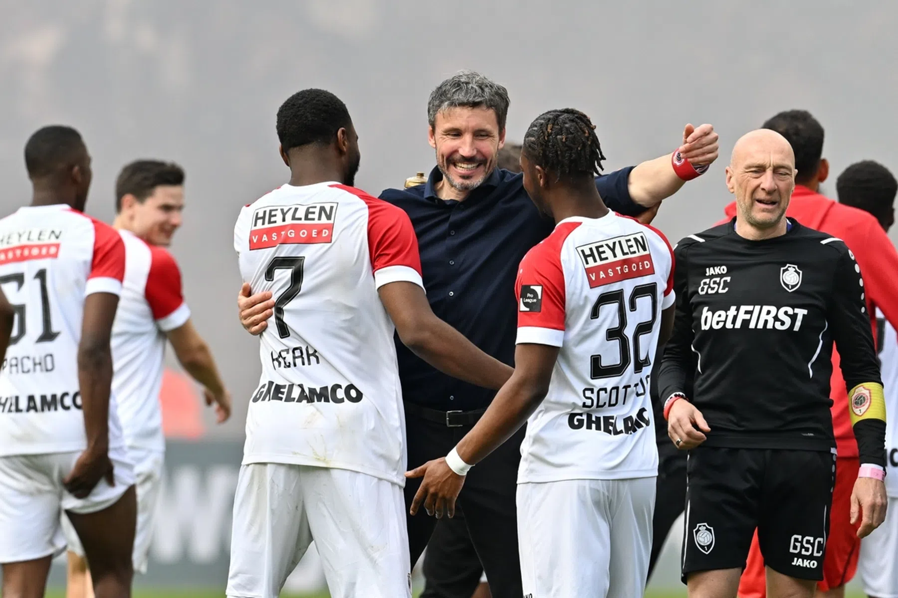 Gemengde feestgevoelens voor Van Bommel, Overmars en Janssen na bekerwinst