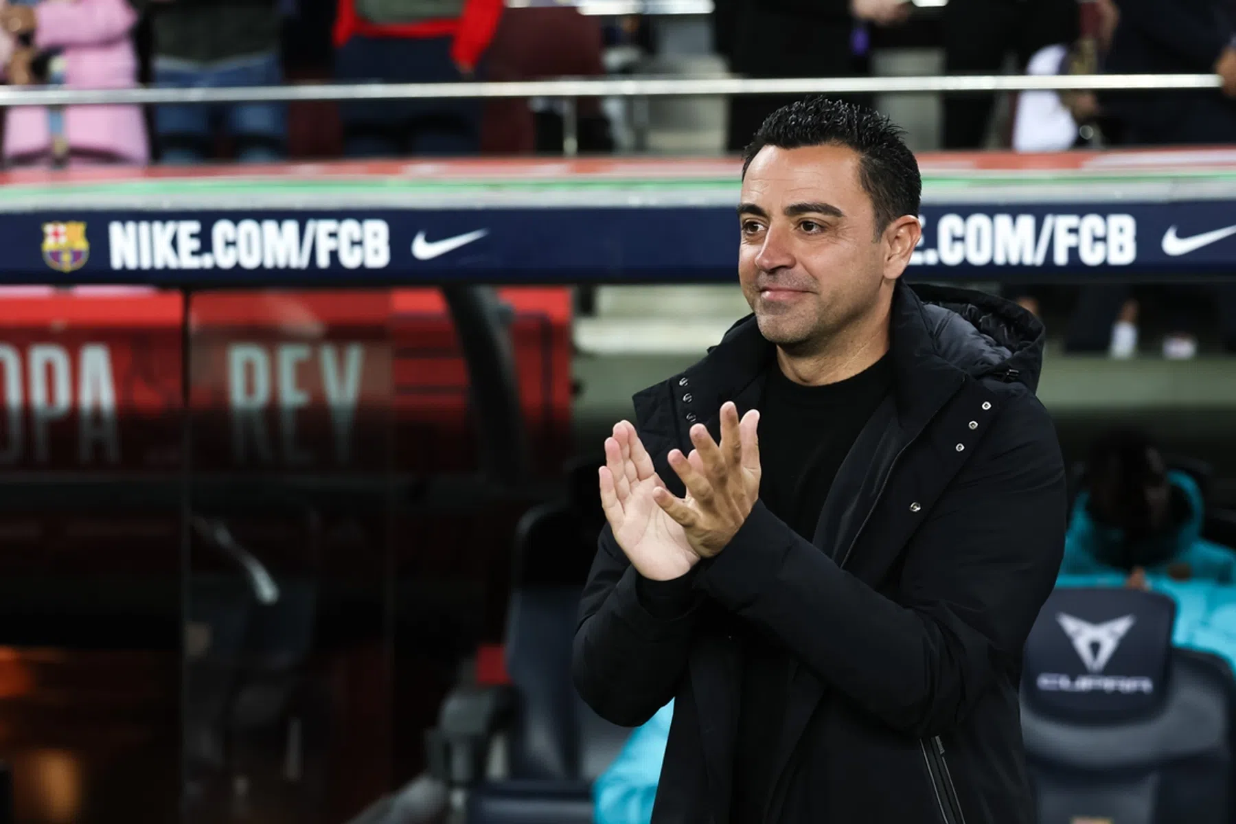 Xavi krijgt lachers op zijn hand na vraag over Real Madrid