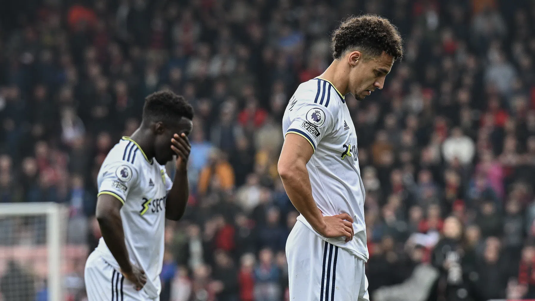 Crisis bij Leeds: spelers door stof na 'negeren' fans, ontslag manager dreigt