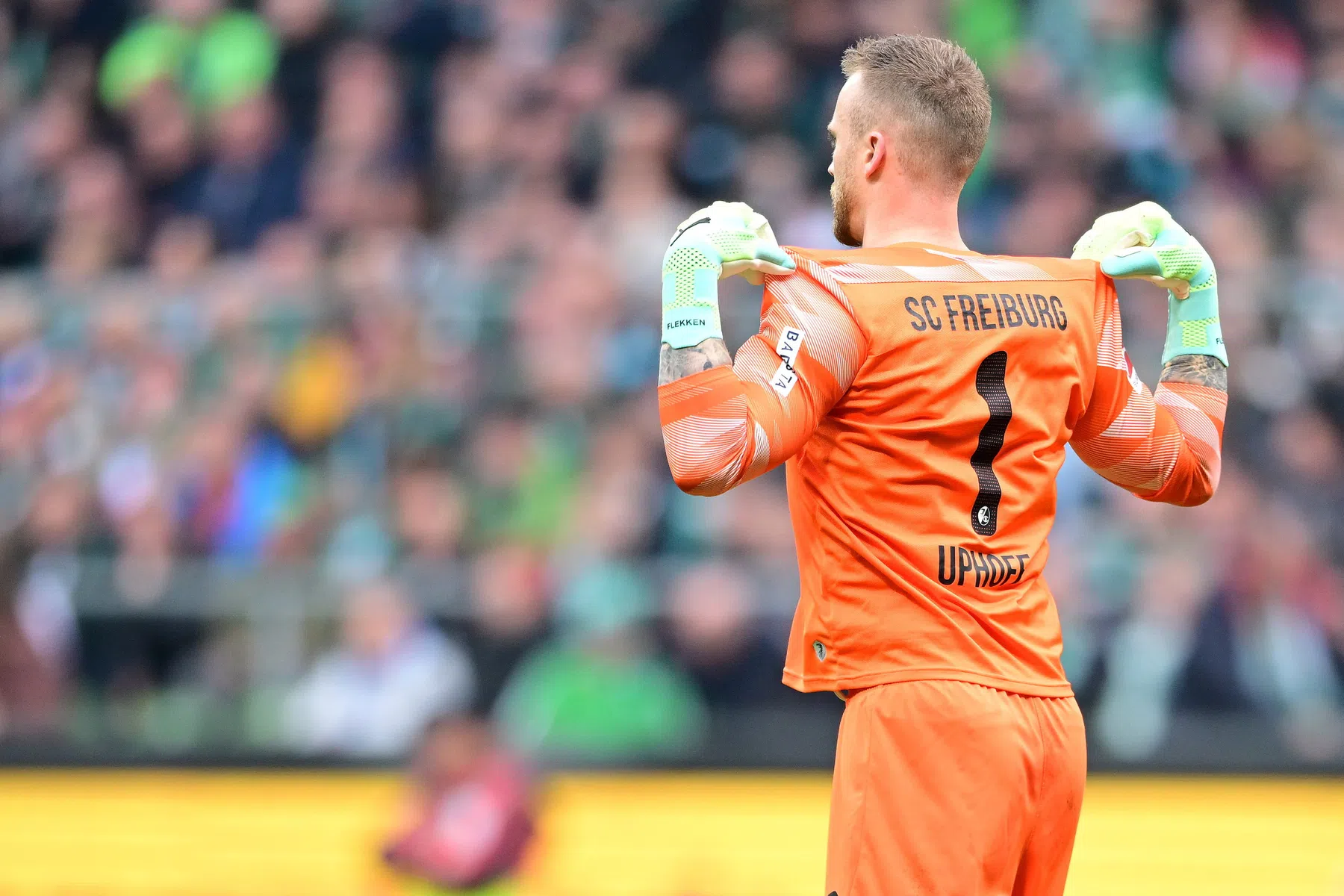 Is Mark Flekken een halve middenvelder?