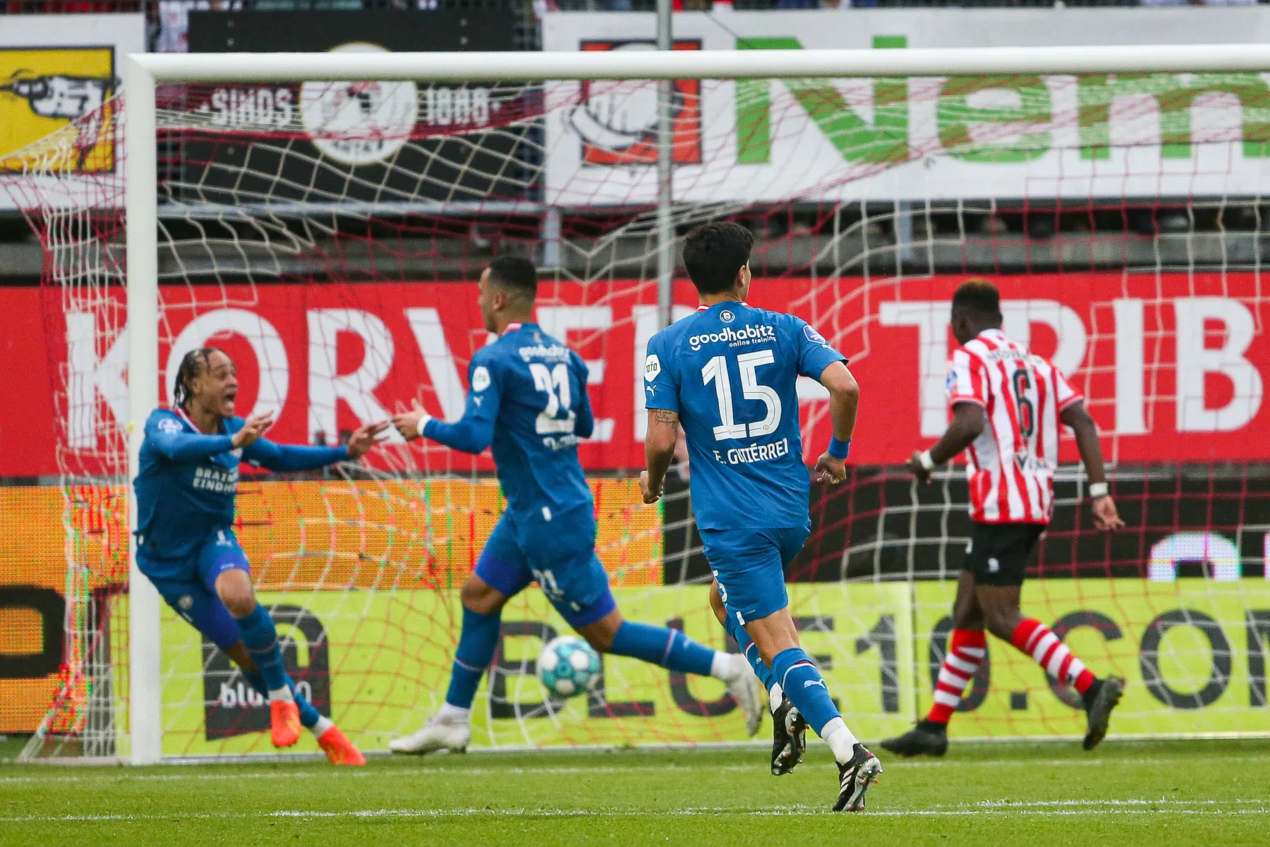 El Ghazi lacht om bevrijdende PSV-goal: 'Kan m'n oma ook'