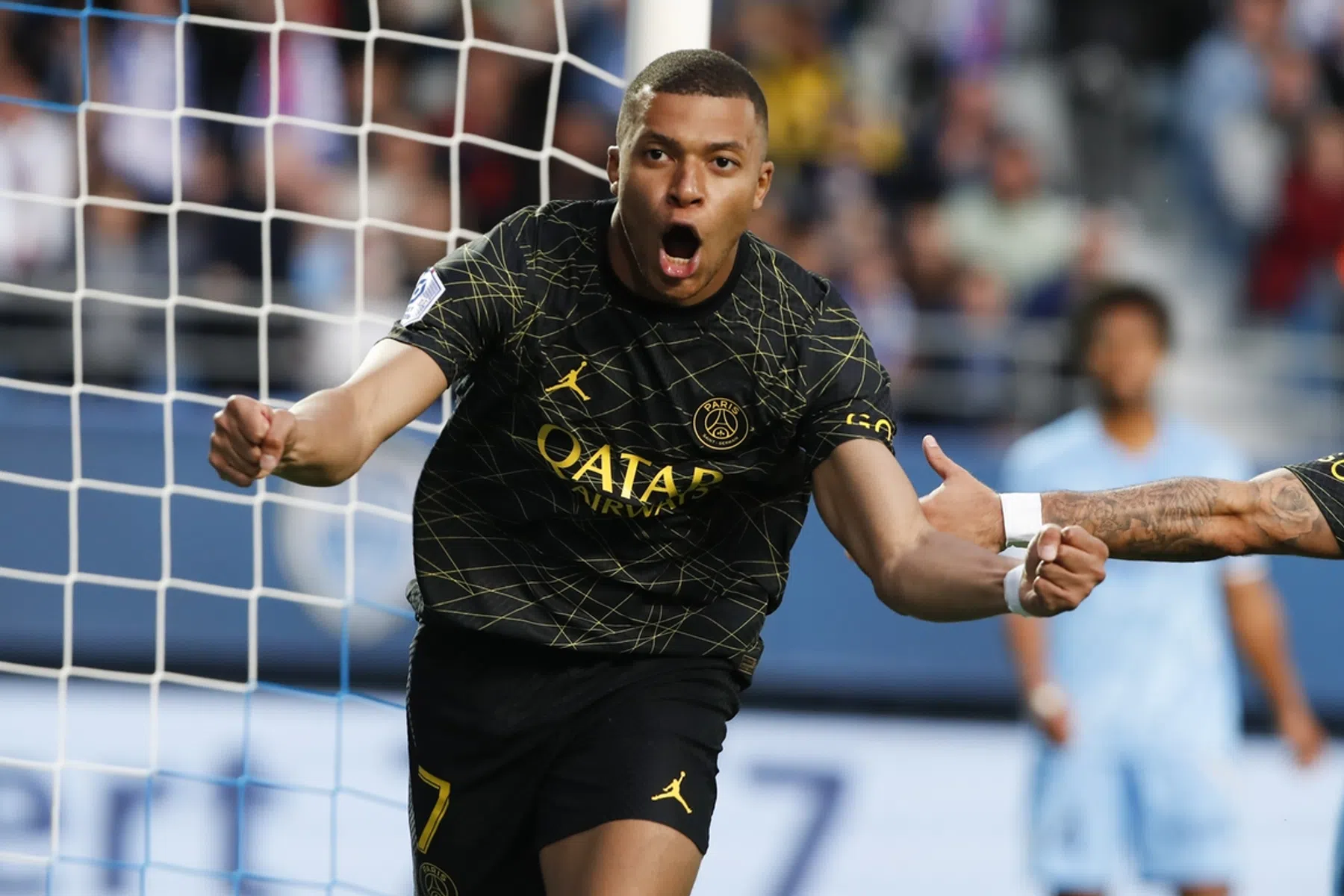 Mbappé zet PSG na turbulente week op spoor welkom resultaat