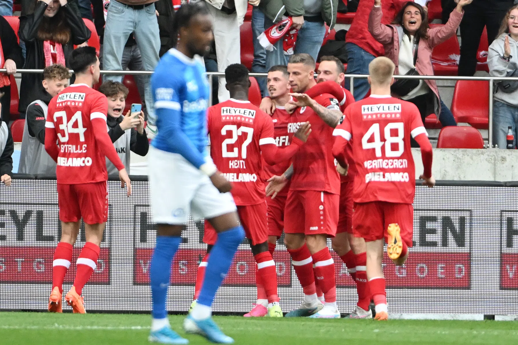 Misser Janssen doet er niet toe: Antwerp grijpt de macht in België