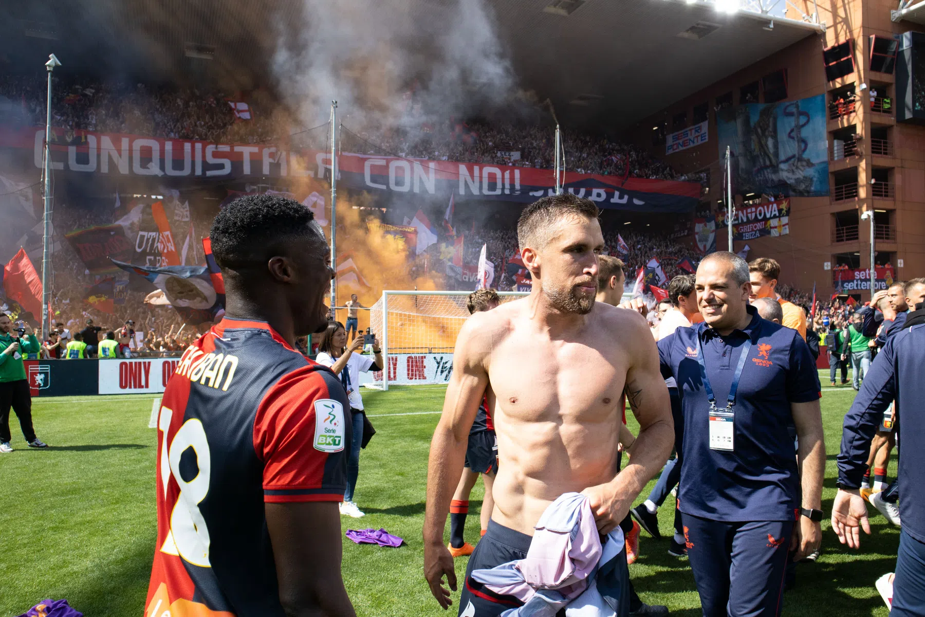 'Luxe wasmachine' Strootman hint na promotie op nieuwe Genoa-deal