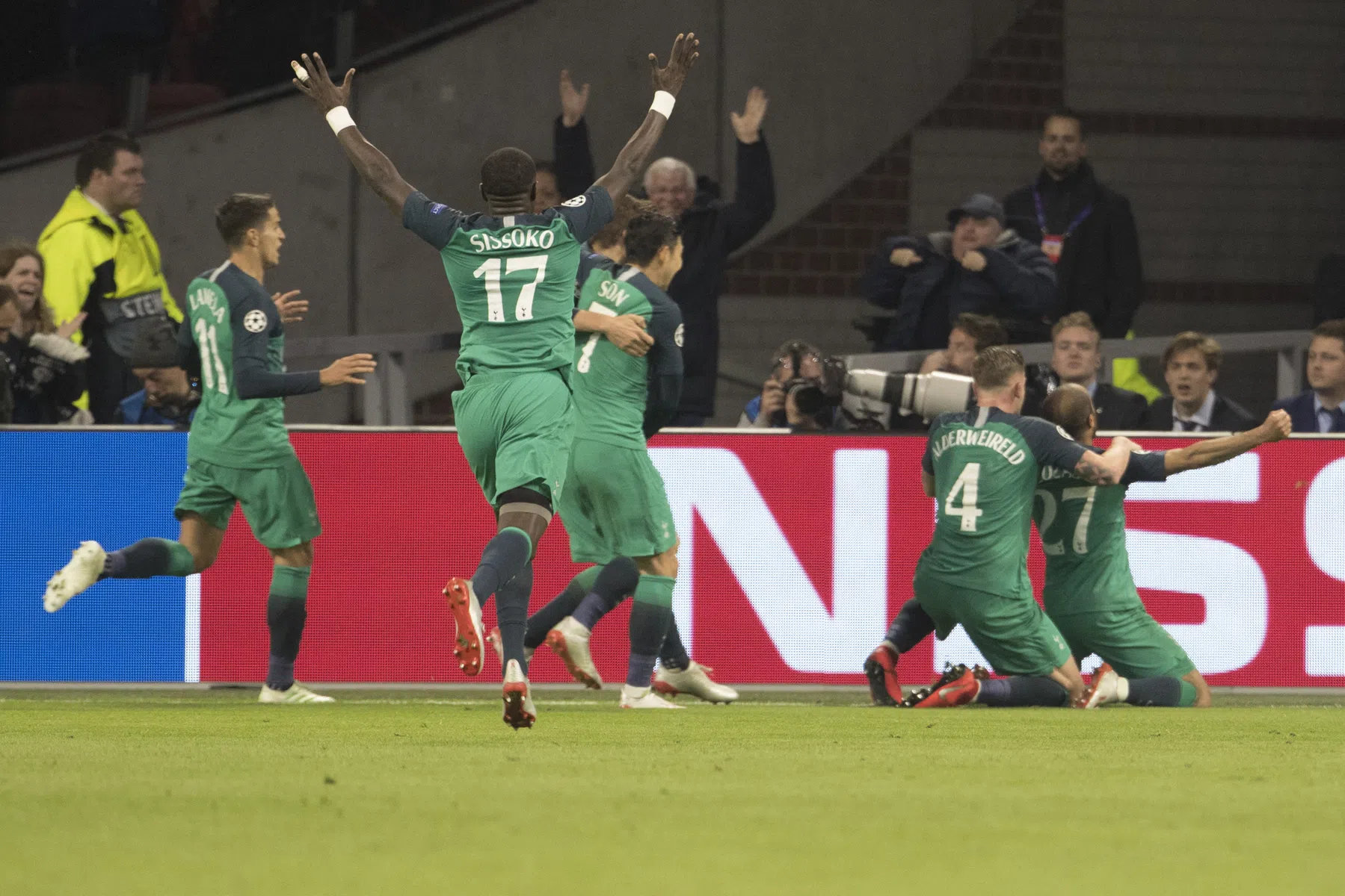 Anekdote uit Spurs-kleedkamer: 'Kane ging uit zijn dak tijdens rust Ajax-uit'