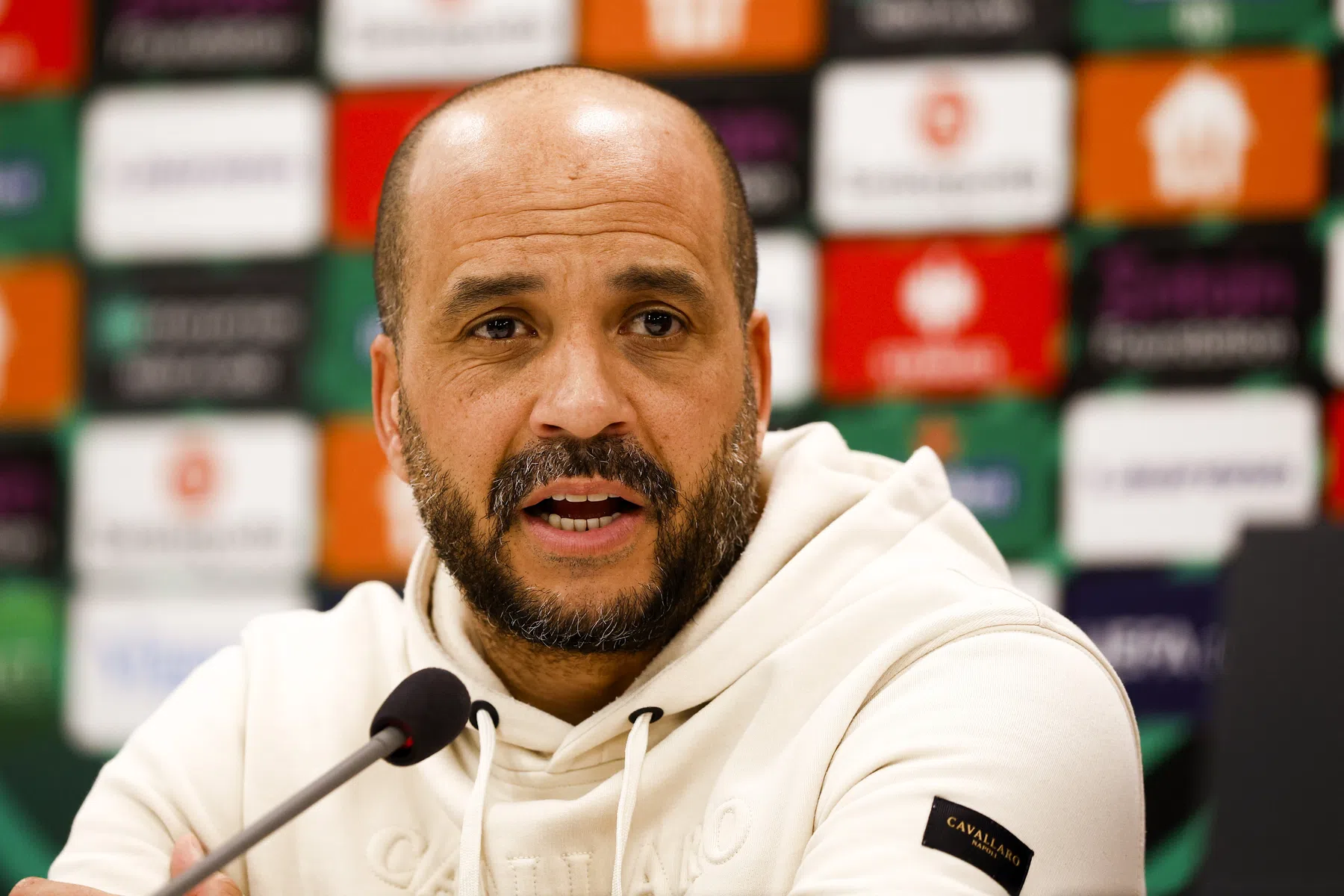 Jansen lacht om 'pijnpunt' West Ham en geeft AZ-spelers opdracht voor de duels