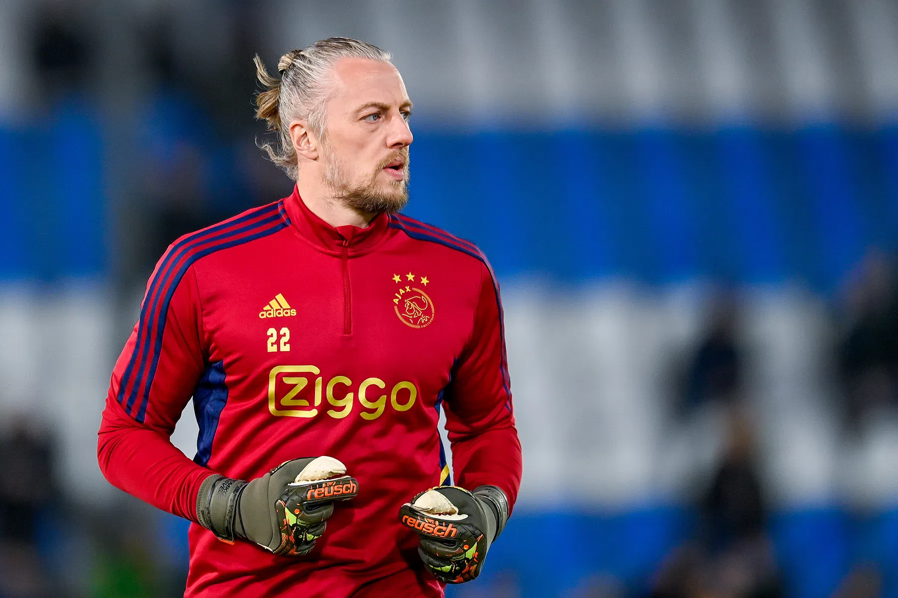 Pasveer legt uit waarom hij langer doorgaat bij Ajax