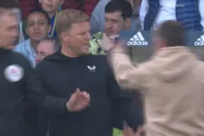 Thumbnail for article: Veldbestormer duwt verbouwereerde Newcastle-manager Howe