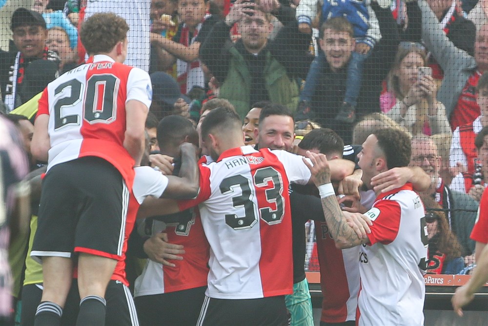 Feyenoord stelt zestiende landstitel veilig met klinkende zege op Go Ahead
