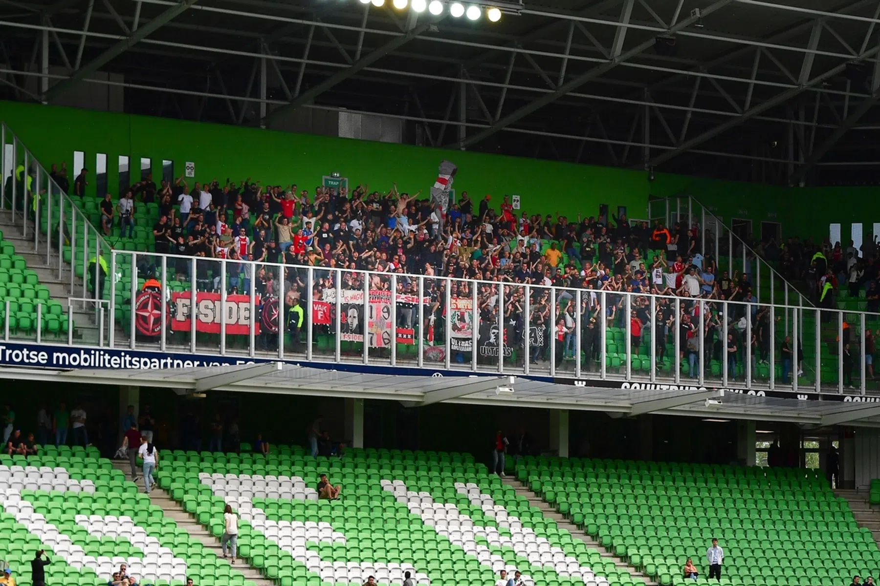 Ajax neemt lasten van meegereisde supporters over