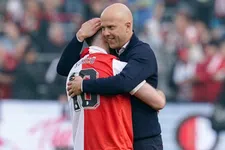 Thumbnail for article: De speciale omhelzing van Arne Slot en Orkun Kökçü