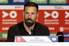 Thumbnail for article: Van Nistelrooij bespreekt mislukte titeljacht en legt opvallende wissels uit