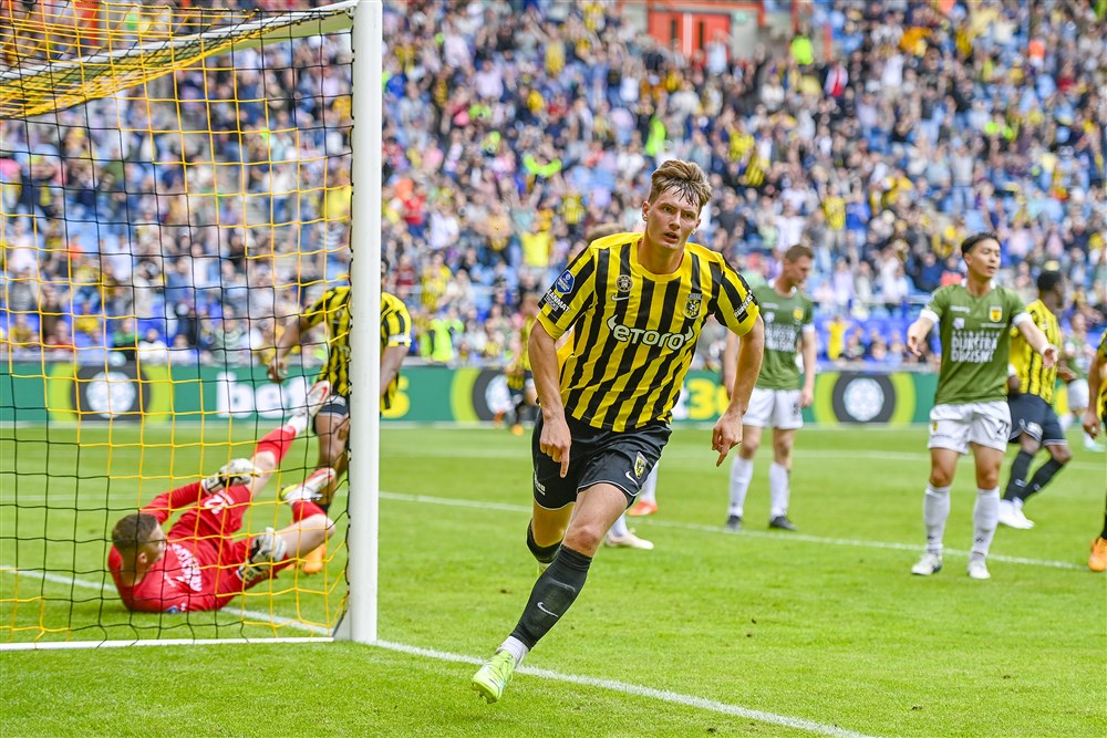 Spits Bartosz Bialek personificatie van Vitesse dit seizoen