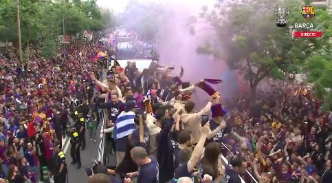 Schitterende beelden: Frenkie de Jong middelpunt van totale Barça-gekte