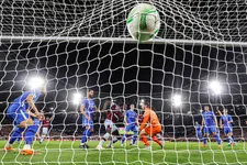 Thumbnail for article: 'We hebben respect voor West Ham, maar moeten laten zien dat wíȷ́ AZ zijn'