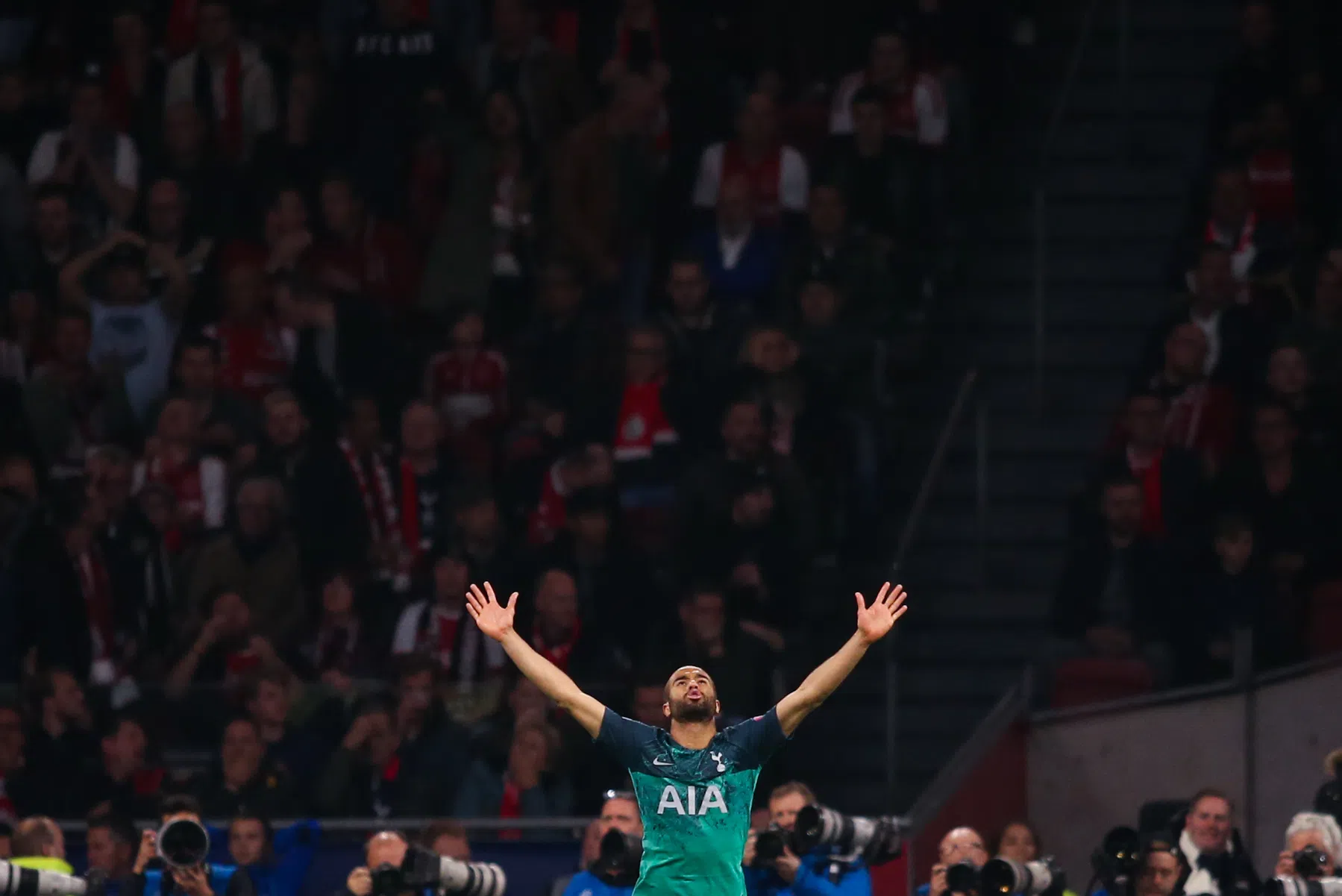 Tottenham geeft de Beul van Amsterdam transfervrije status