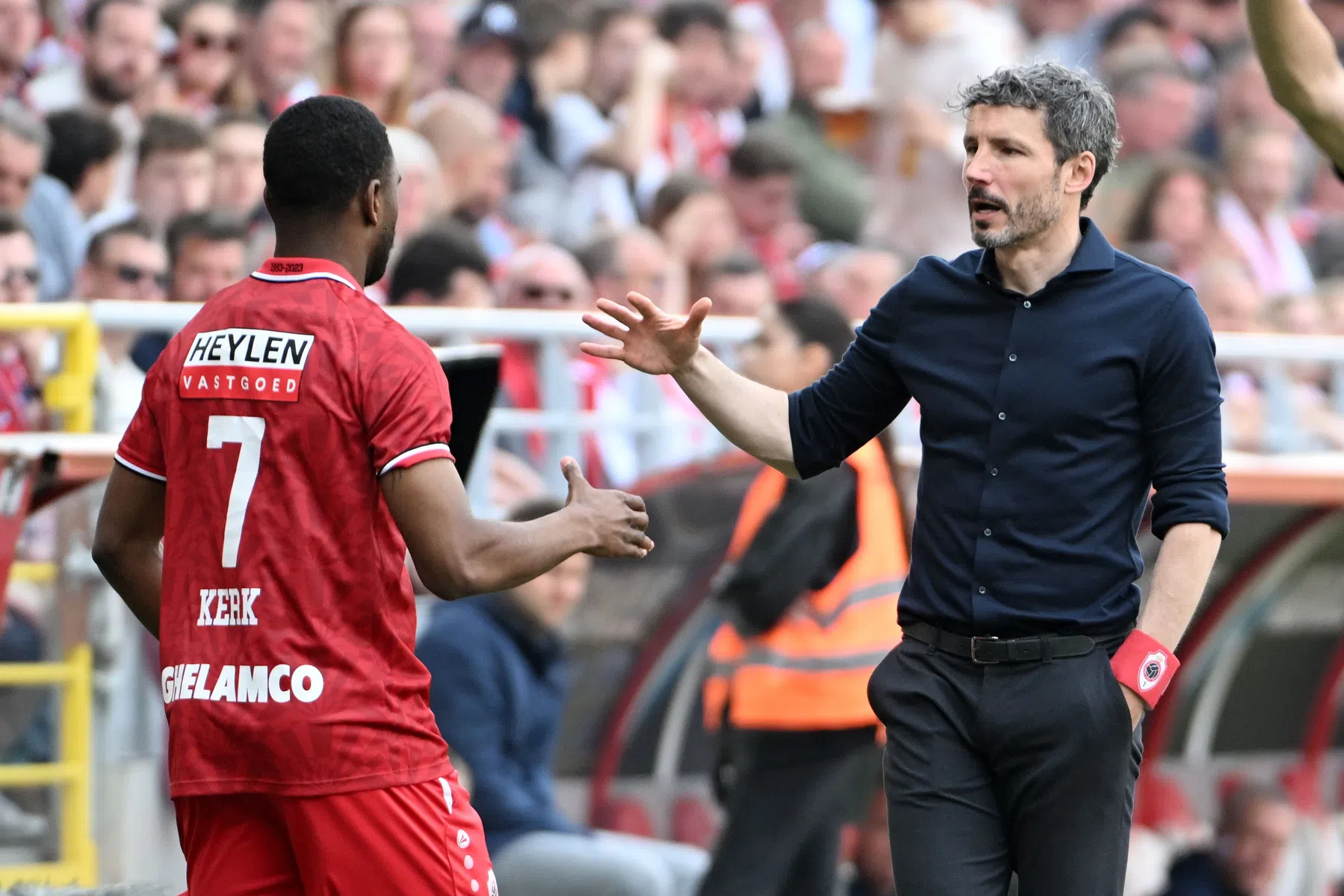Van Bommel waakt voor euforie: 'Zo makkelijk is het niet'