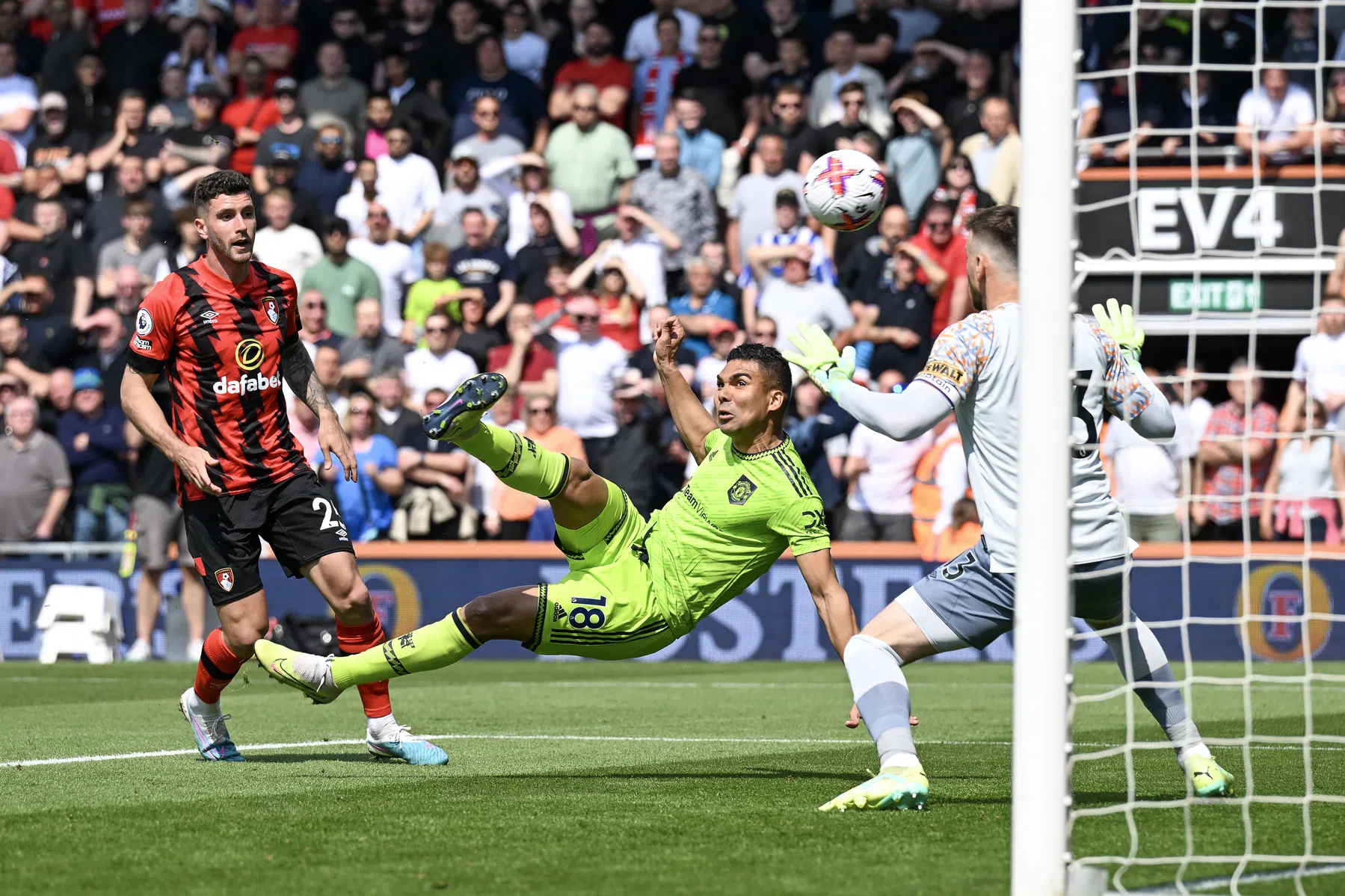 Geraffineerde treffer Casemiro brengt Ten Hag en Man Utd dicht bij Champions League