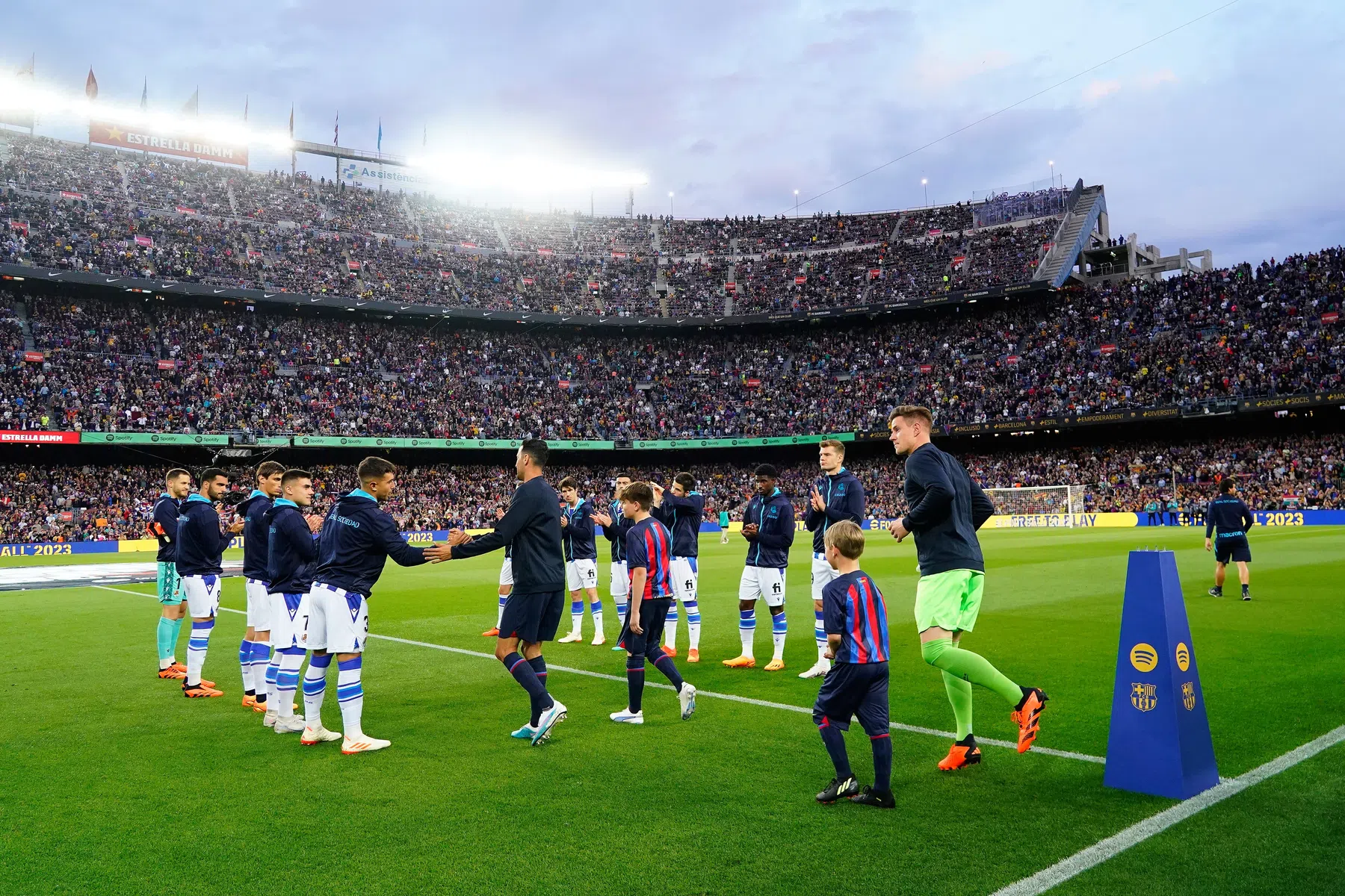 Sociedad na erehaag klaar met vriendelijkheden: kampioen Barça onderuit
