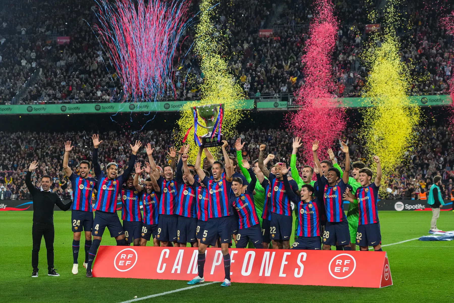 Busquets denkt ook aan Memphis bij het vieren van de titel