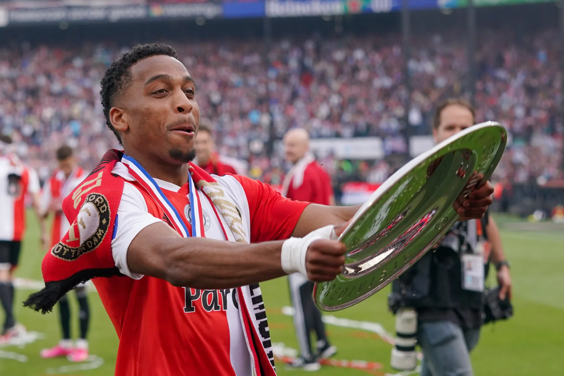 Kampioen Feyenoord met Timber in de basis tegen FC Emmen