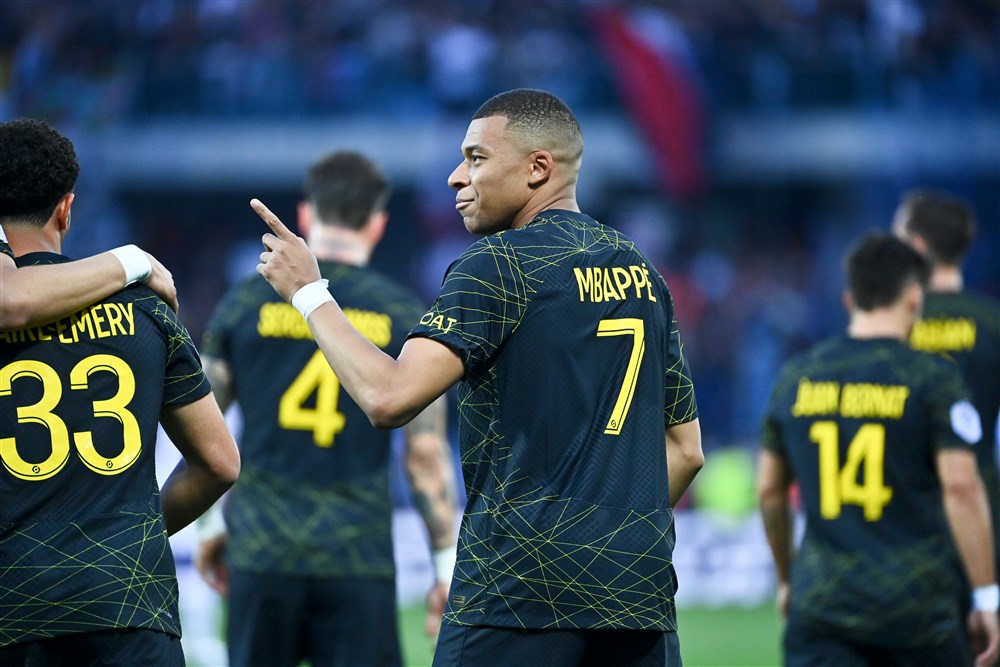 Auxerre heeft geen antwoord op Mbappé: PSG kan landstitel ruiken