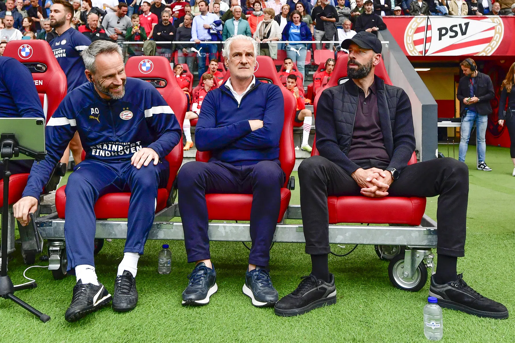 Van Nistelrooij voert twee wijzigingen door tegen Heerenveen