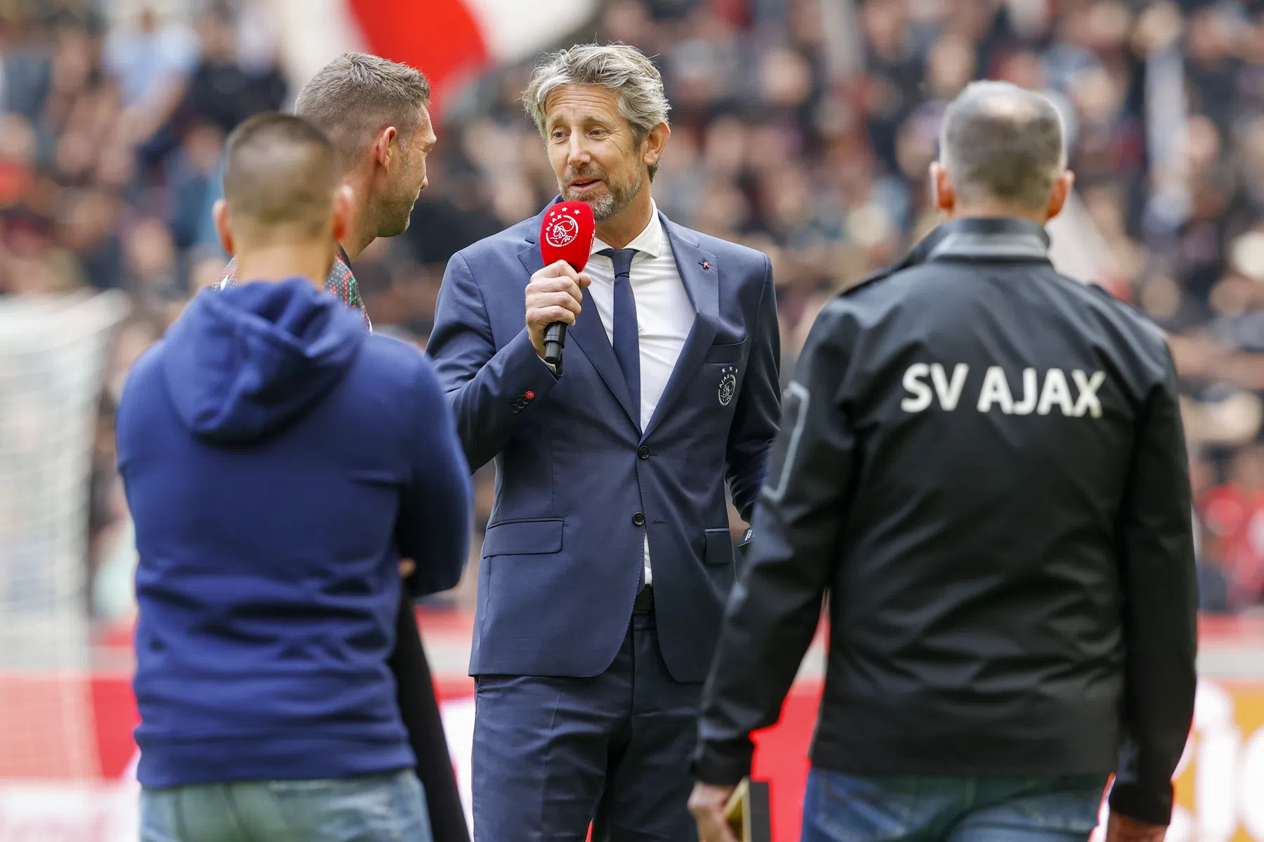 Van der Sar uitgefloten bij afscheid Stekelenburg en Reiziger