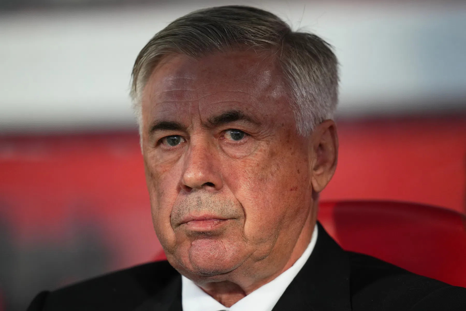Woedende Ancelotti roept op tot actie: 'Vinícius werd een aap genoemd'