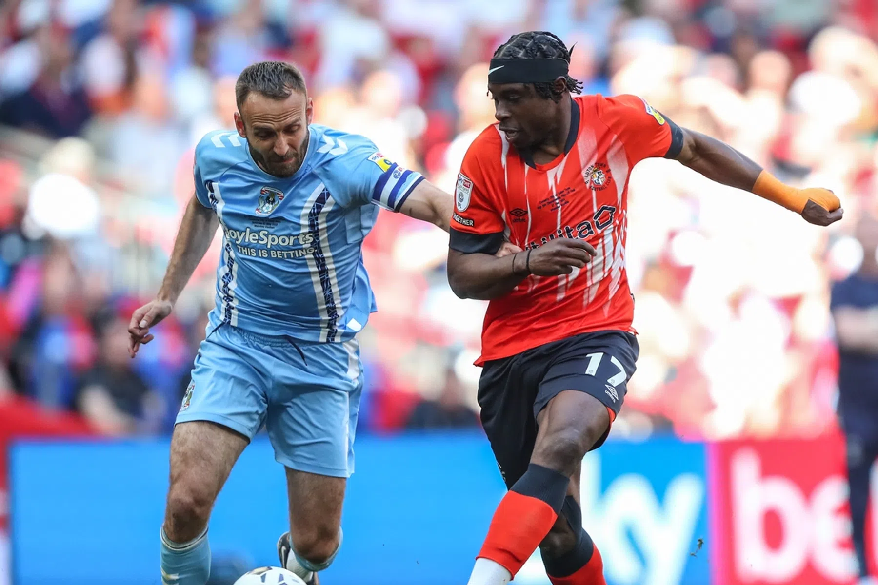 Van de amateurs naar de Premier League: Mpanzu schrijft een waar sprookje