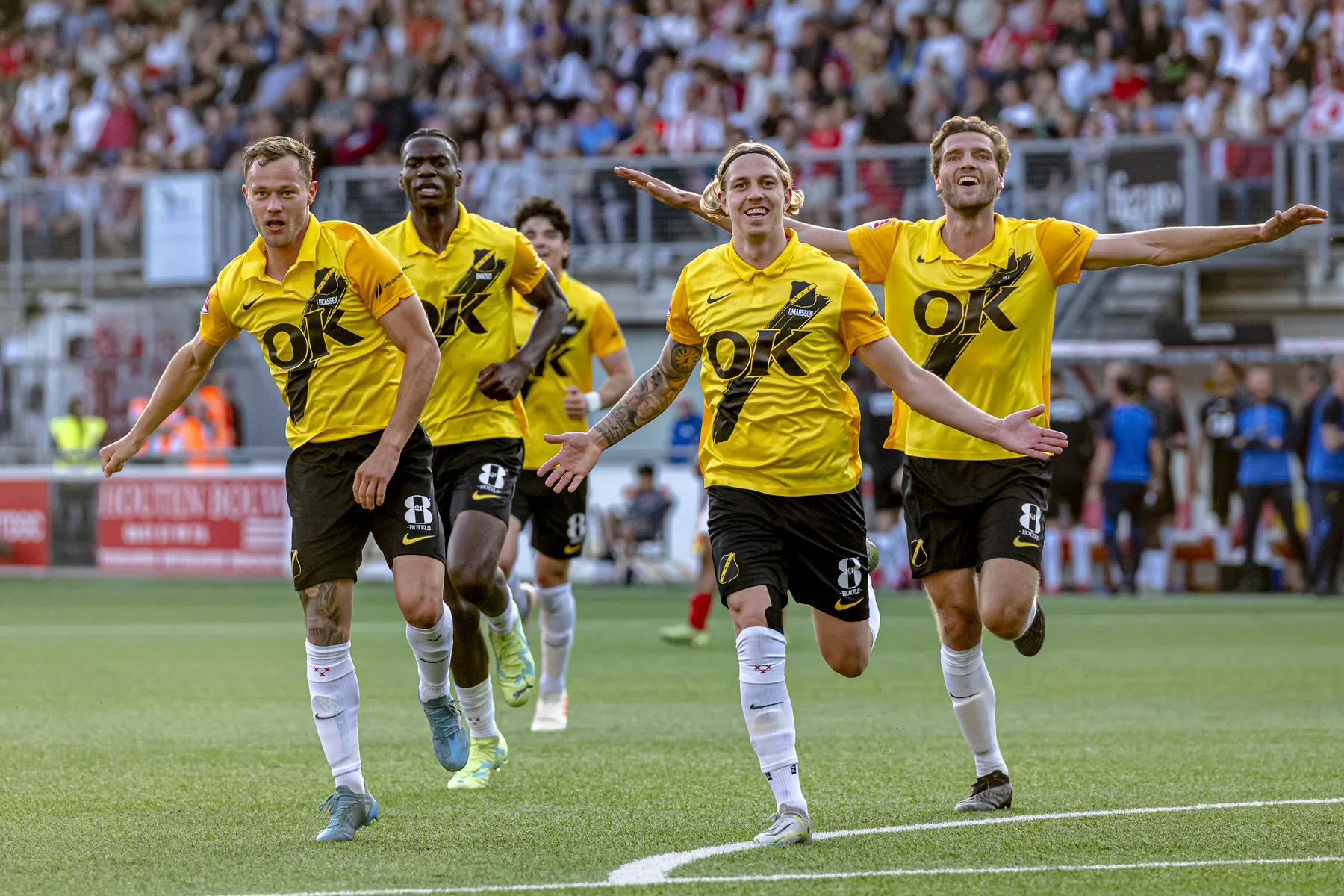 Biertje op het veld: MVV - NAC wordt gestaakt