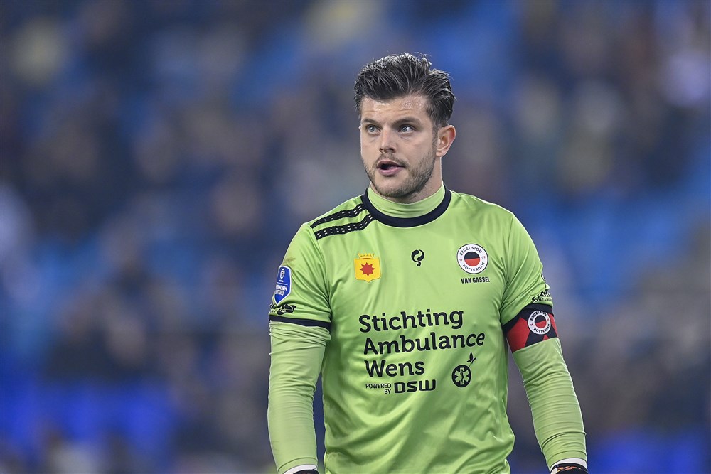 Pijnlijke vergissing in Volendam: Van Gassel slaat bal in eigen doel