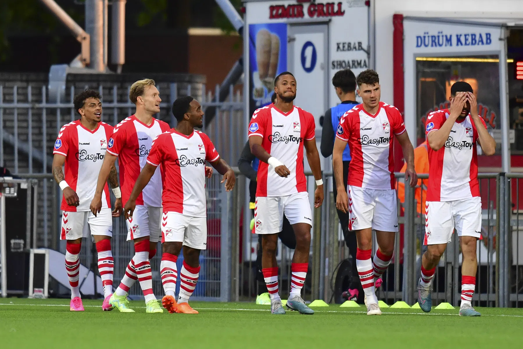 FC Emmen schudt NAC van zich af met heerlijke goal van Zivkovic
