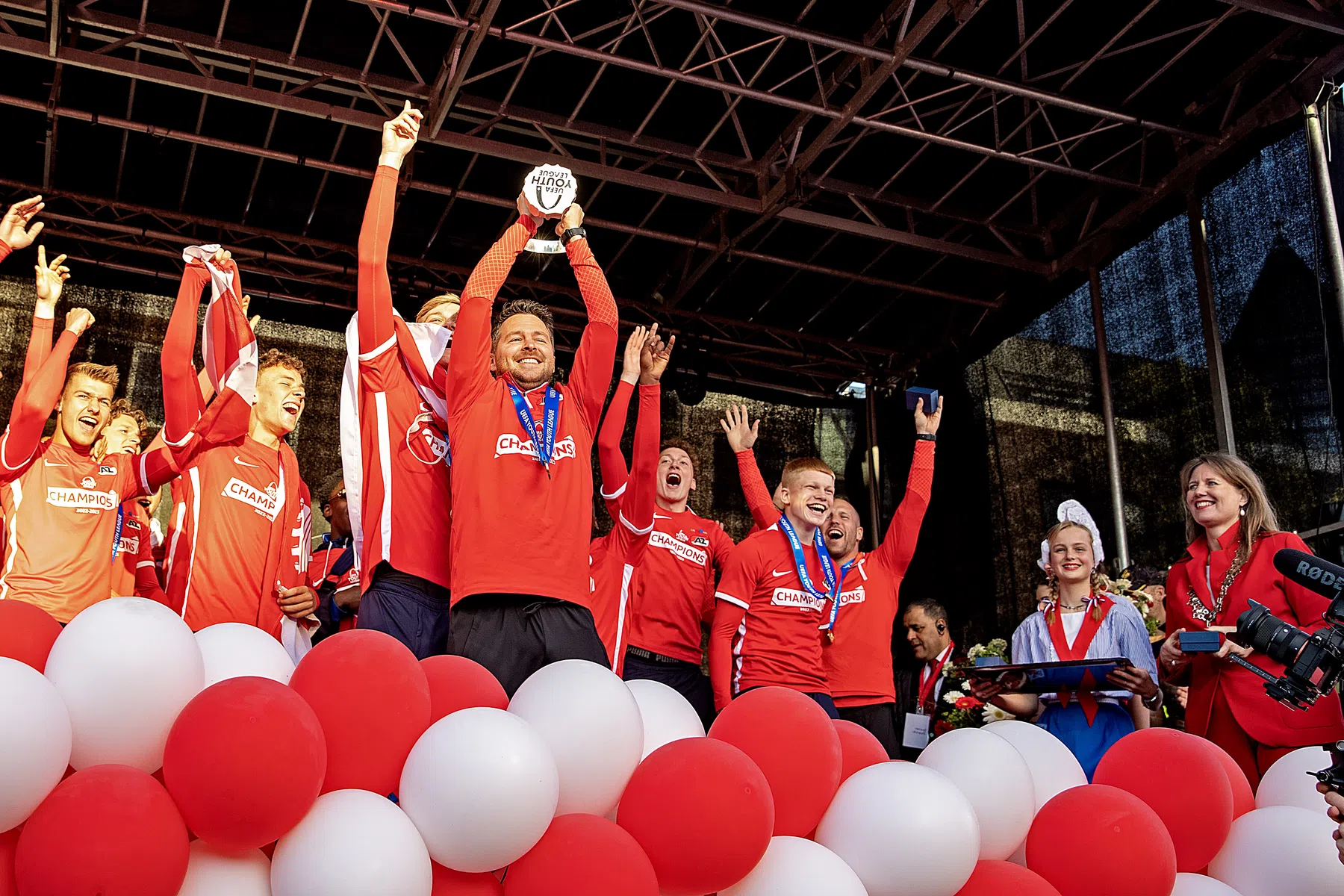 Nieuw hoogtepunt voor succestrainer van Alkmaarse Youth League-winnaars