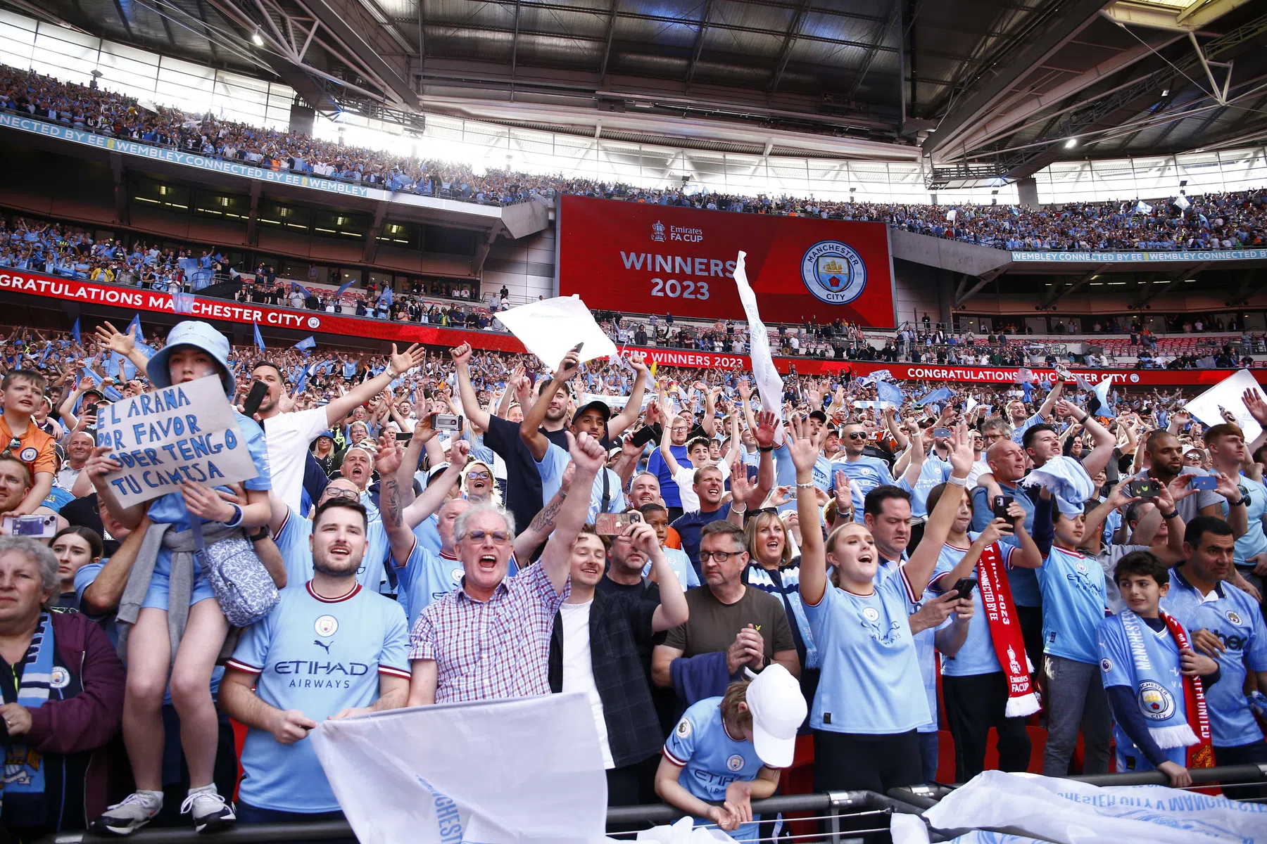 Guardiola verzoekt City-fans fluitconcert zaterdag achterwege te laten