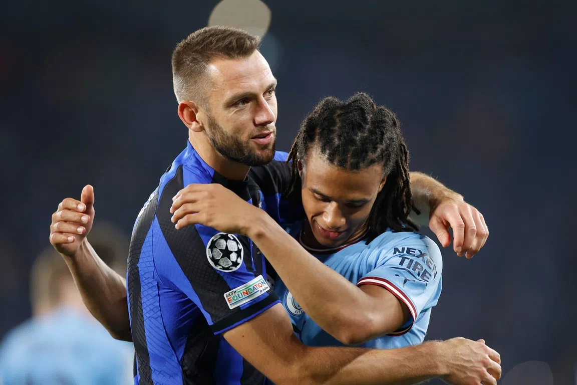 'Inter voorkomt transfervrij vertrek: De Vrij verlengt contract'