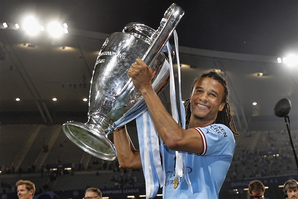 Champions League-winnaar Aké met applaus onthaald bij Oranje