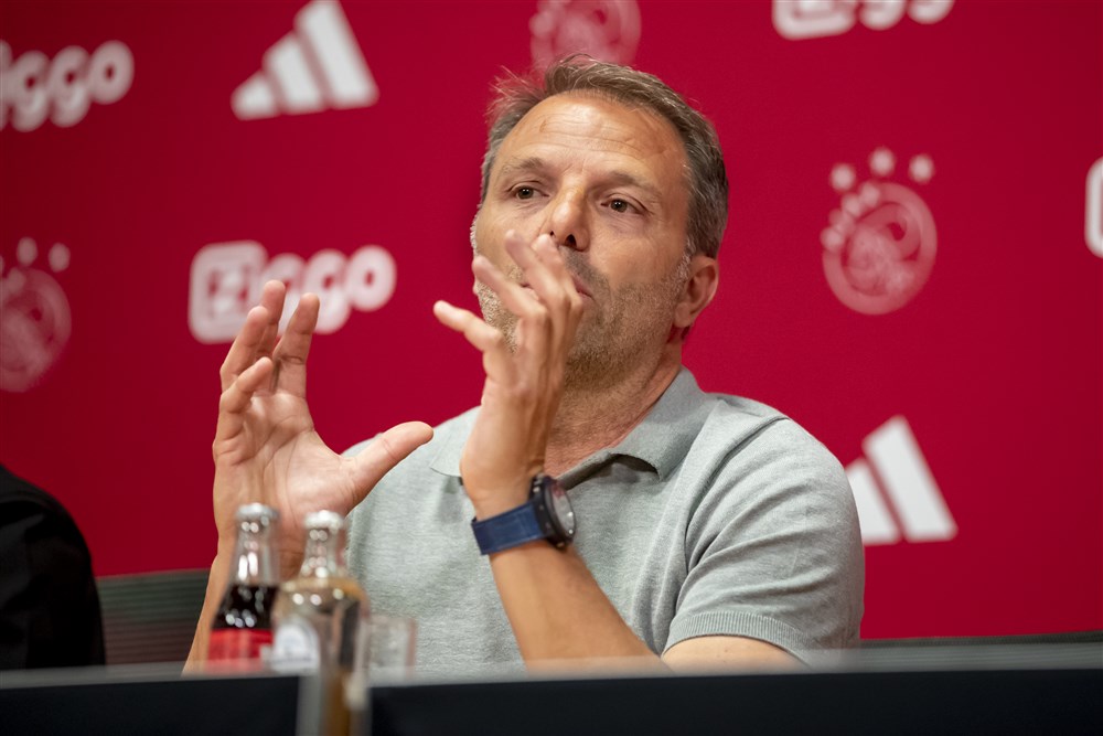 Hoe Maurice Steijn zijn vuurdoop als trainer van Ajax doorstond