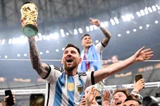 Thumbnail for article: 'Tussen de stranddagen door kiest Lionel Messi voortaan zijn momenten uit'