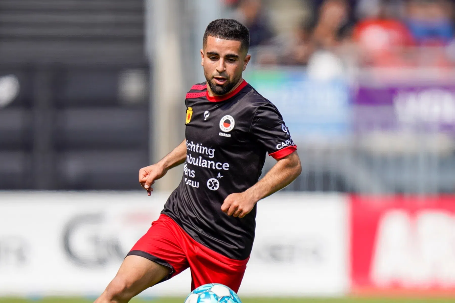 Feyenoord bevestigt transfer Azarkan: 'Tijd voor een nieuwe uitdaging'