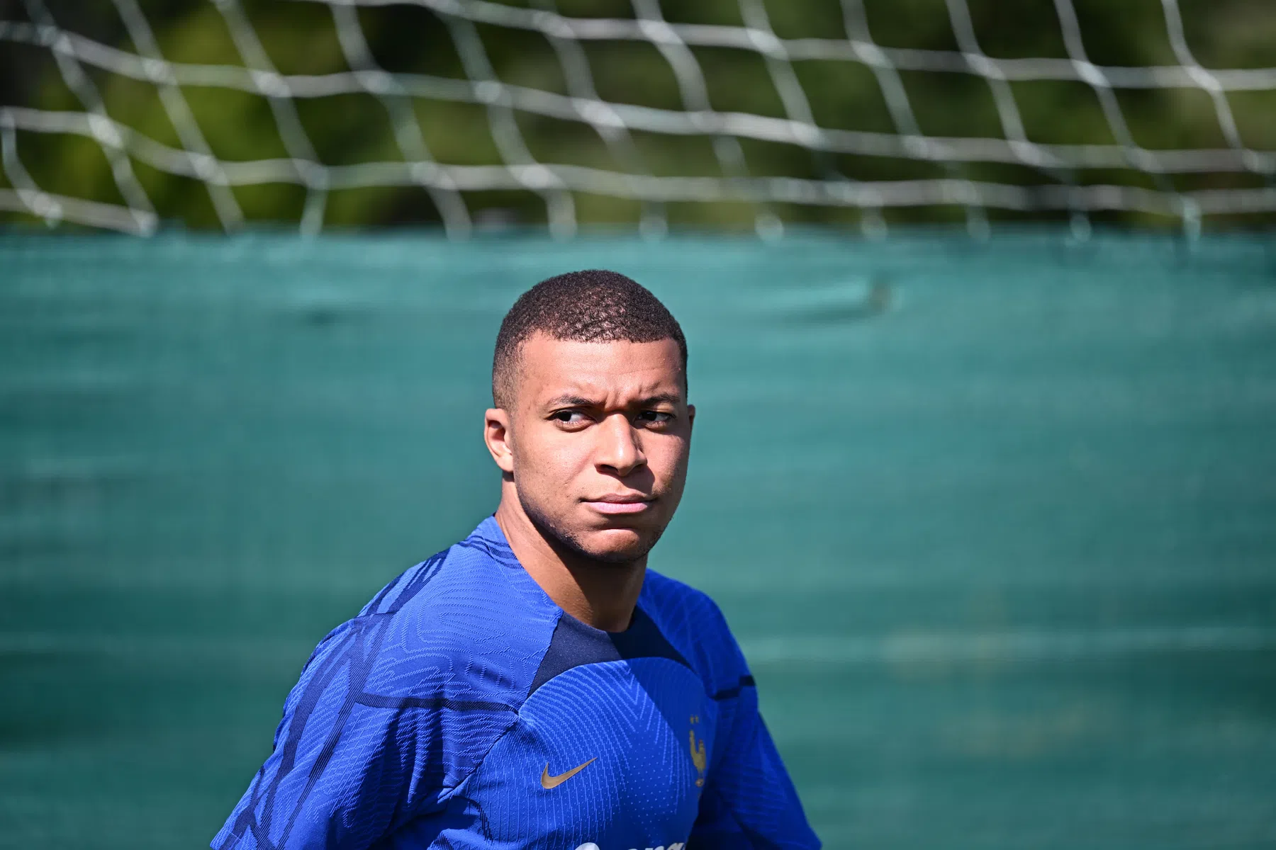 Mbappé in de spotlights en op dezelfde golflengte met president Macron