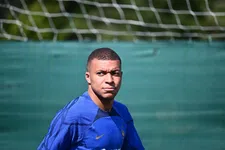 Thumbnail for article: Mbappé in de spotlights en op dezelfde golflengte met president Macron