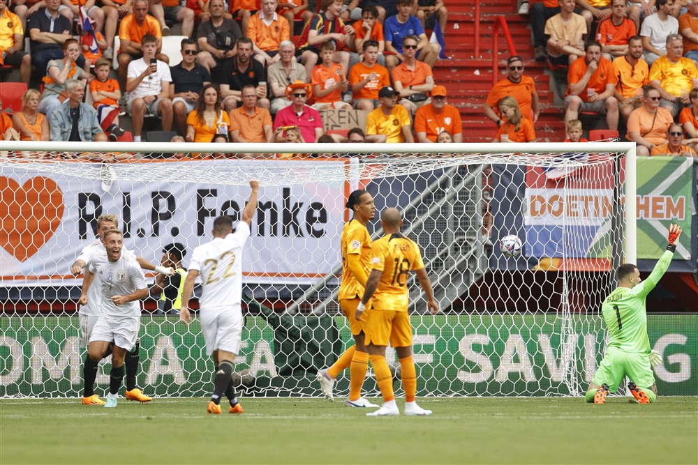 Slotoffensief komt dit keer te laat voor defensief kwetsbaar Oranje