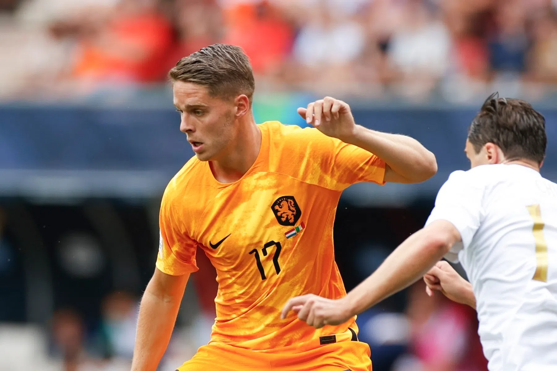 Veerman krijgt felicitaties na debuut voor Oranje