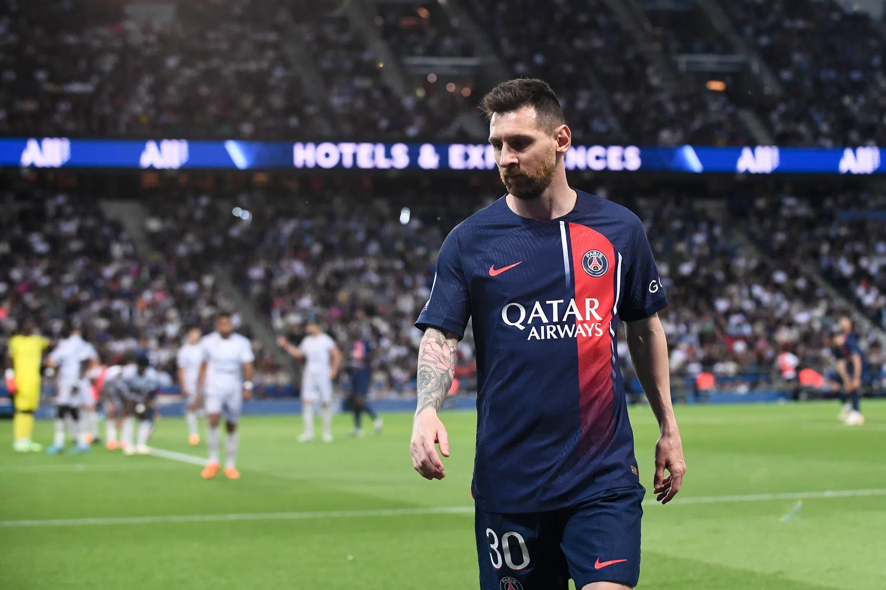 Messi doorbreekt stilzwijgen over fluitconcerten Parijse fans