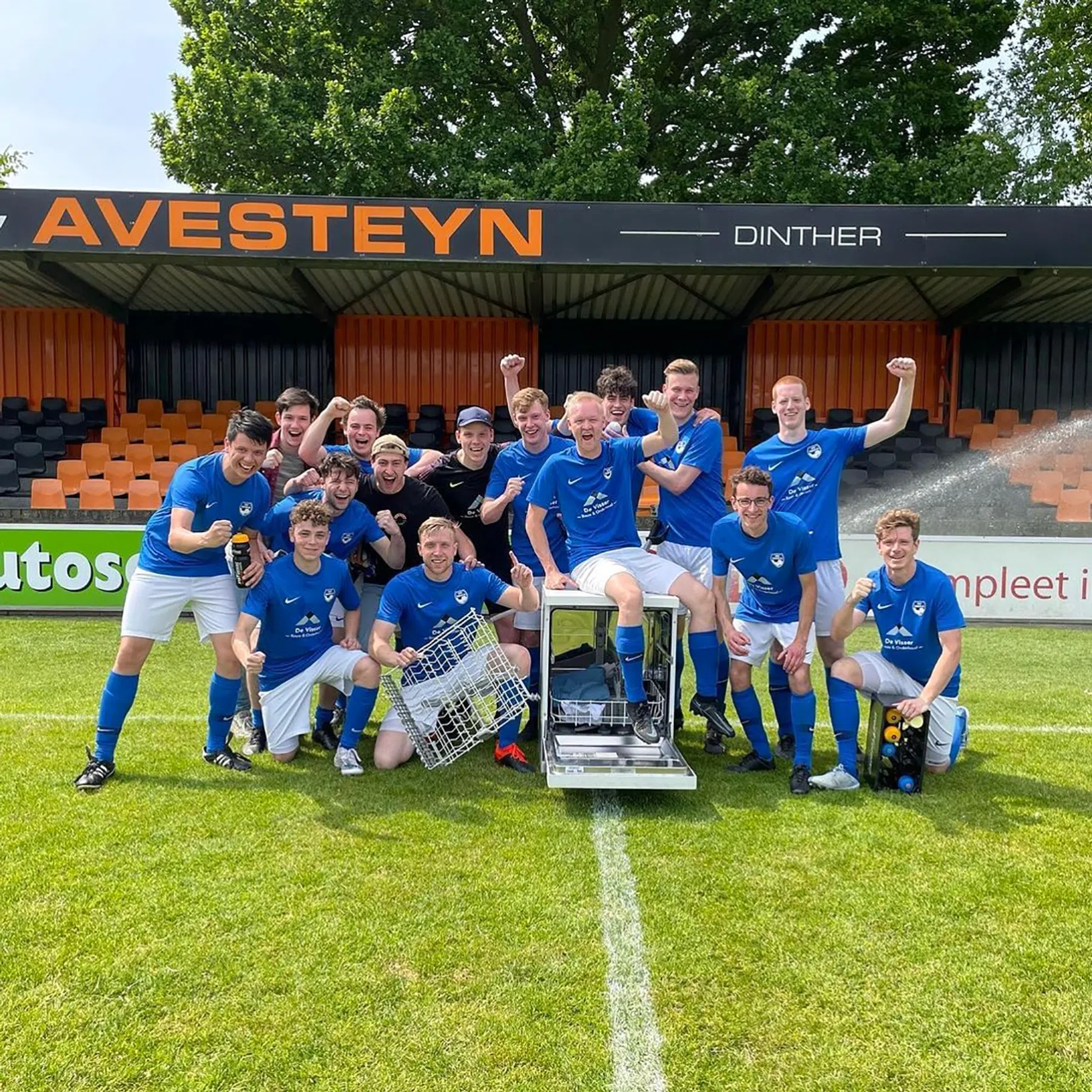 De Kelderklasse: de grap die een online hit werd 