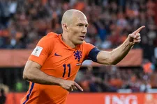 Thumbnail for article: Robben deelt levenslessen aan WK-vrouwen: 'Dan zit je al fout'