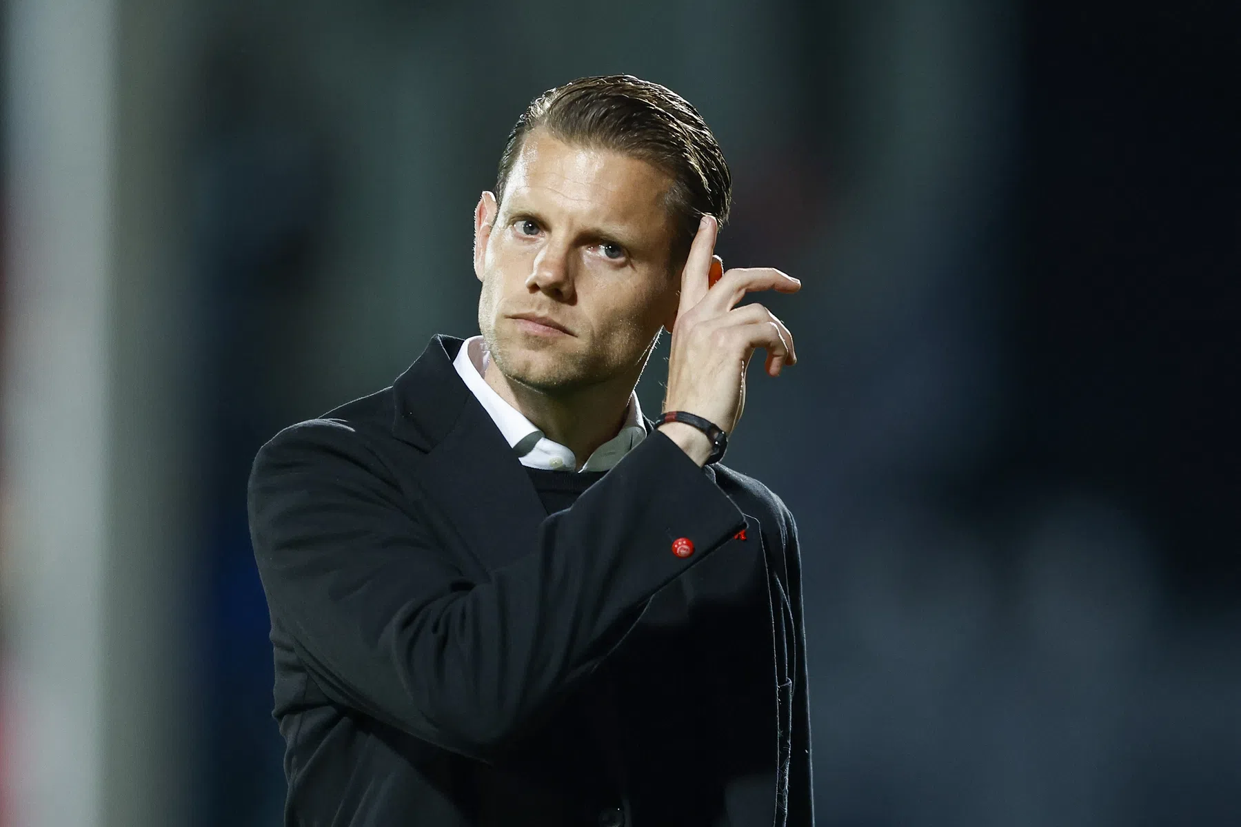 Ajax behoudt opvolger Heitinga bij beloften en breekt contract open