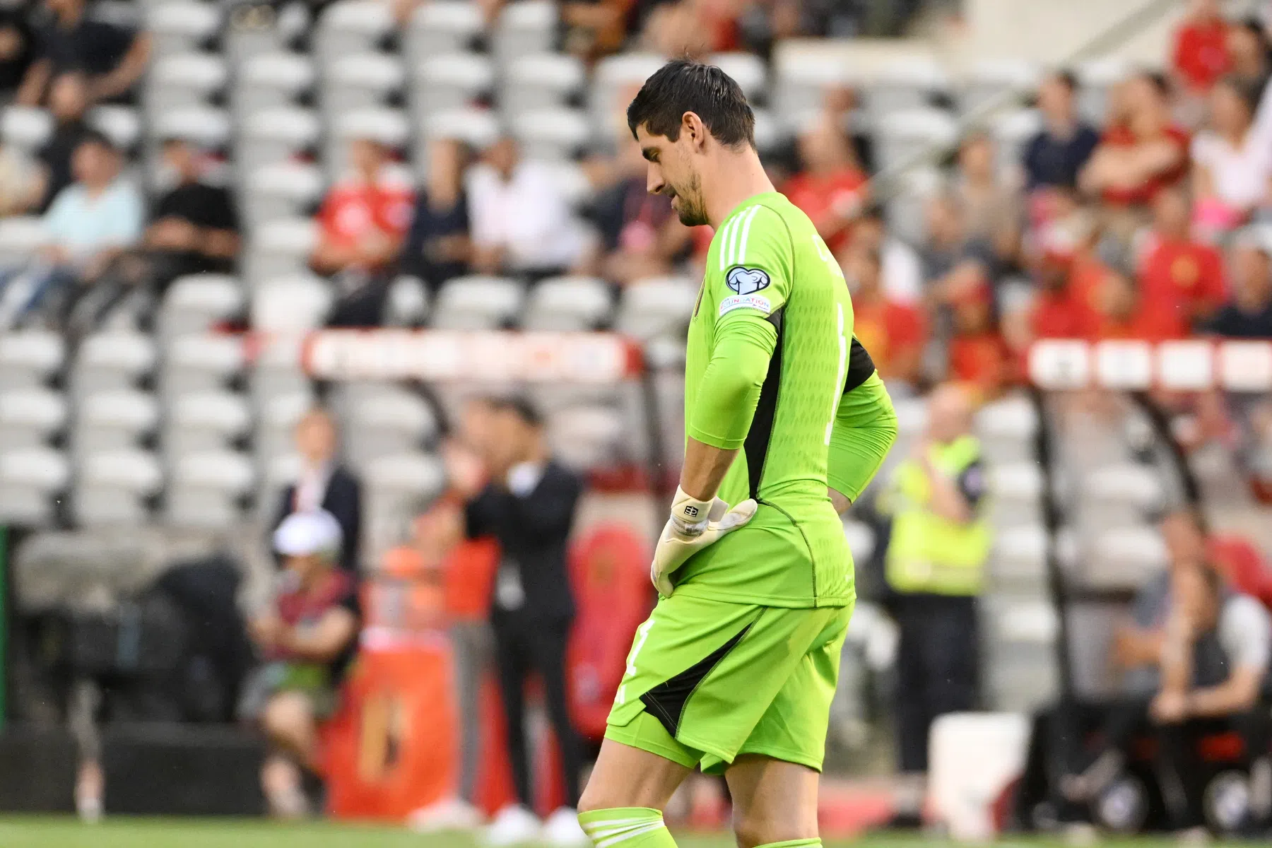 Courtois zelfs op eigen bruiloft geconfronteerd met 'captain-rel'